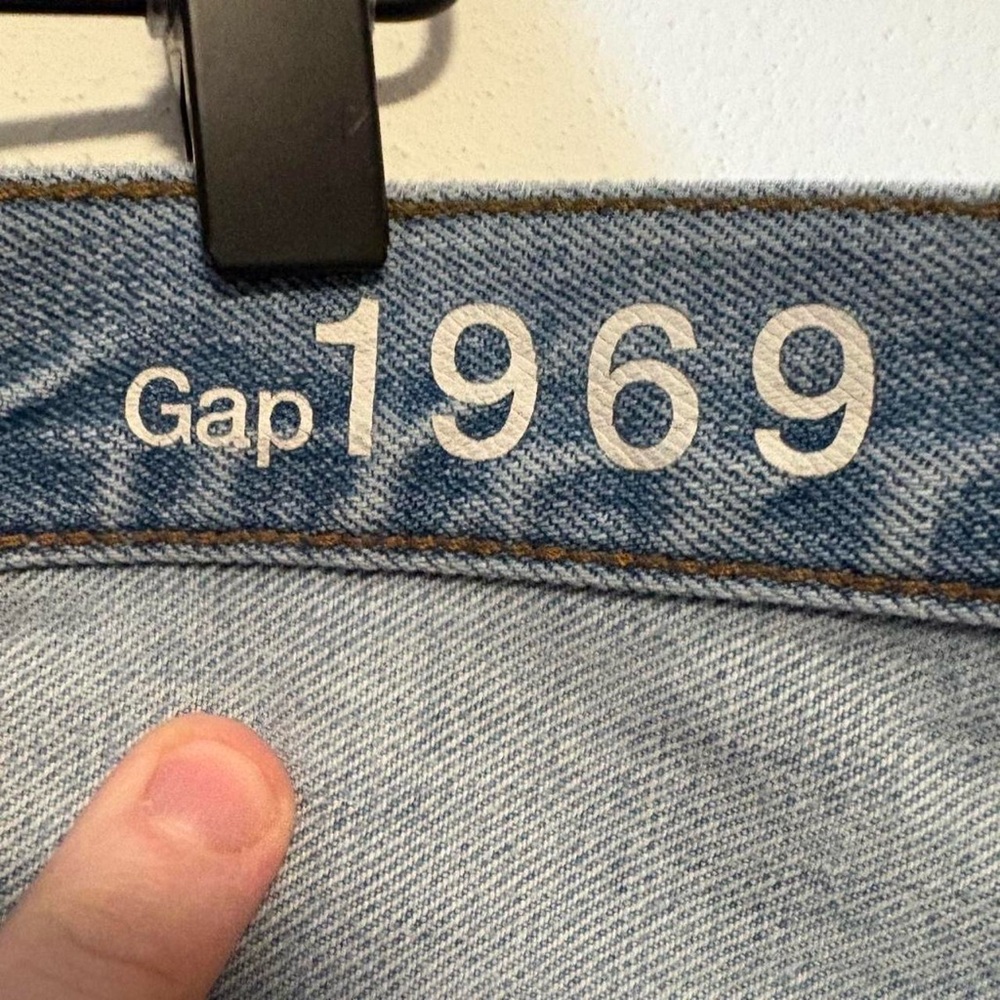 Women’s Gap 1969 Sexy Boyfriend Jeans - Picture 5 of 8